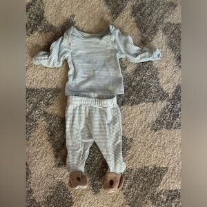 Carters two piece pajama outfit with bears on the feet. Only worn once!
